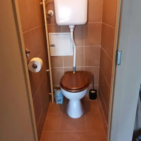 Johnny's Apartman Lakas Διαμέρισμα *