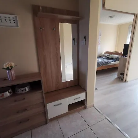 Johnny's Apartman Lakas Várpalota